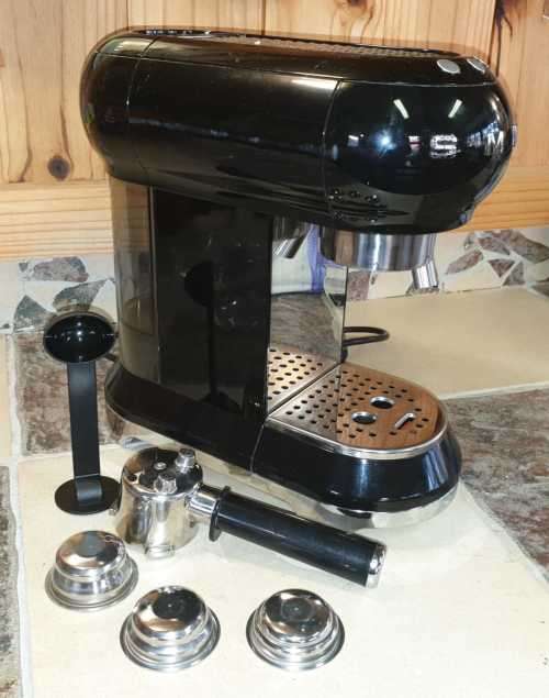 Smeg Retro Espresso Coffee Machine-Glossy Black Secondhand Good Condition