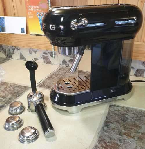 Smeg Retro Espresso Coffee Machine-Glossy Black Secondhand Good Condition