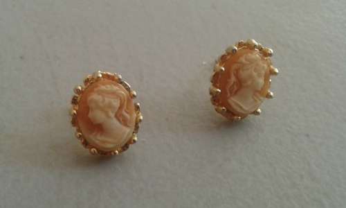 Vintage gold tone and resin cameo stud earrings