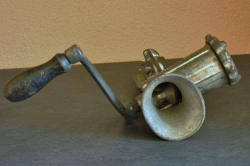 Vintage German made hand crank meat grinder/mincer - Alexanderwerk number 8