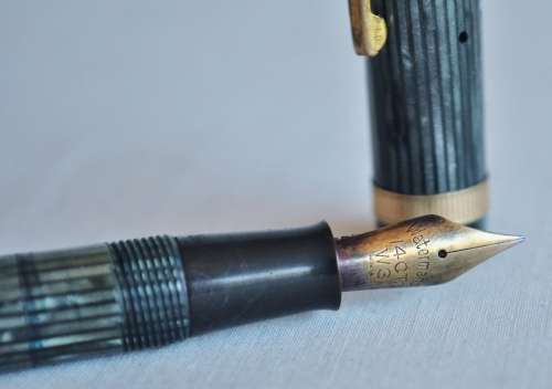 Vintage c1940 Watermans W3 14ct gold nib fountain pen