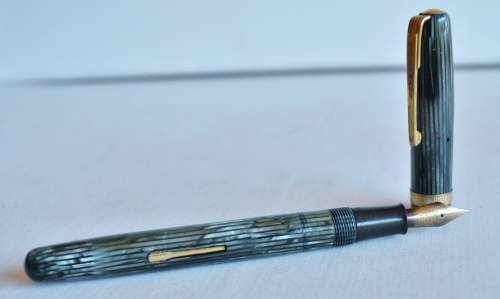 Vintage c1940 Watermans W3 14ct gold nib fountain pen