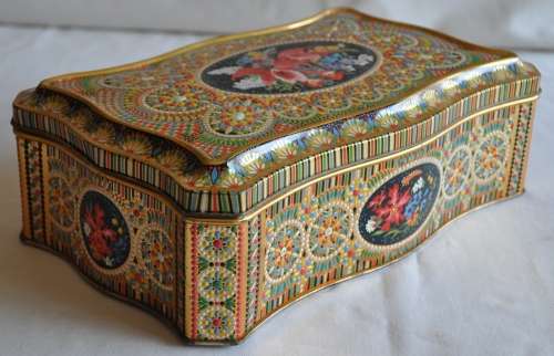 Vintage chocolate tin made in Holland