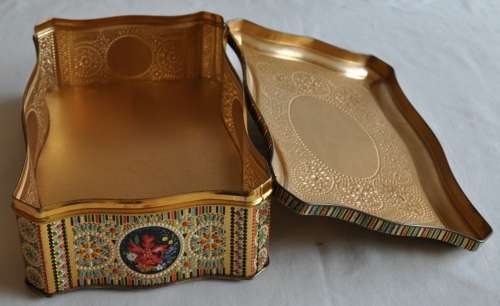 Vintage chocolate tin made in Holland