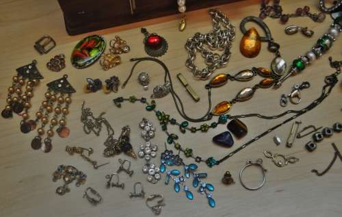 Crafters lot - Vintage jewellery crafters lot