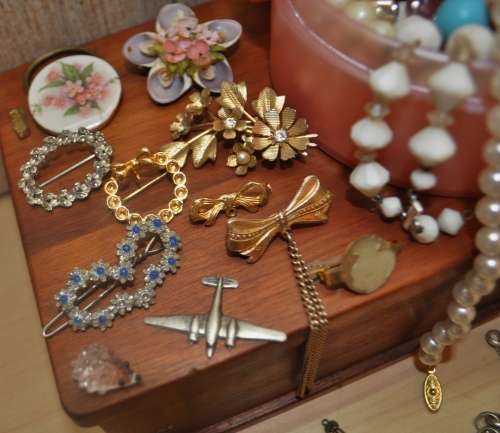 Crafters lot - Vintage jewellery crafters lot
