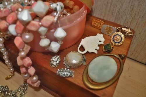 Crafters lot - Vintage jewellery crafters lot