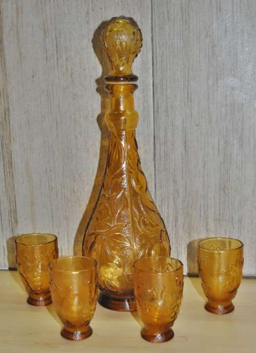 Vintage mid-century embossed amber glass decanter with four glasses