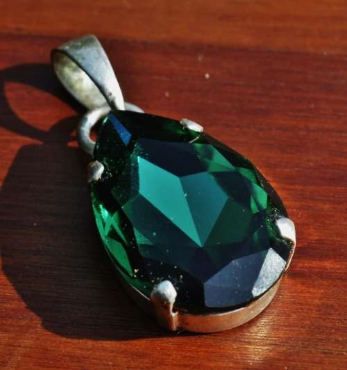Vintage Bohemian Claw set Faceted Glass Crystal Emerald Teardrop Pendant in silver plated mount