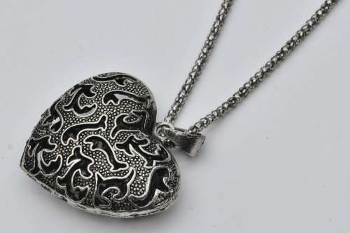 Vintage Antique Silver tone Heart Pendant Necklace
