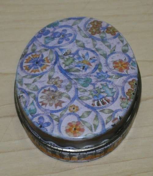 Collectible Ian Logan`s Fine English Collection Pure Vegetable Soap Small Oval Tin c1990