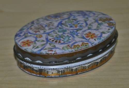 Collectible Ian Logan`s Fine English Collection Pure Vegetable Soap Small Oval Tin c1990