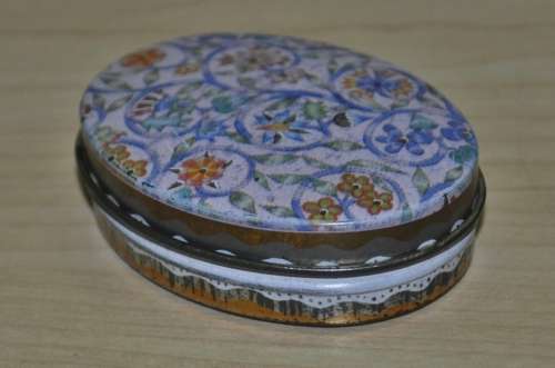 Collectible Ian Logan`s Fine English Collection Pure Vegetable Soap Small Oval Tin c1990