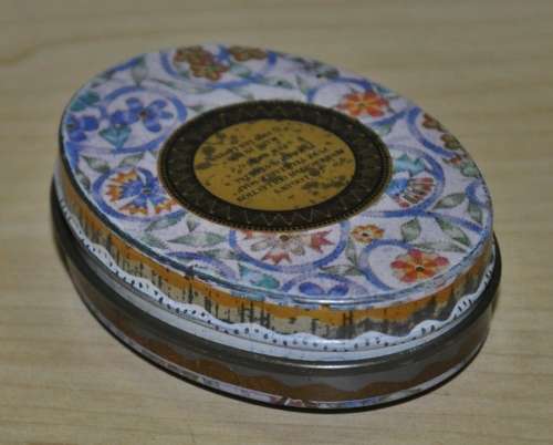 Collectible Ian Logan`s Fine English Collection Pure Vegetable Soap Small Oval Tin c1990