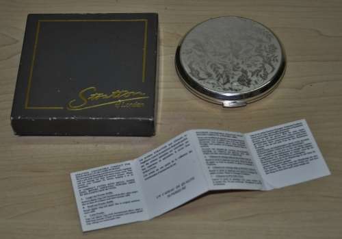Vintage Silver plated Stratton Powder Compact Made in London c1970 - New, unused, in ordiginal box