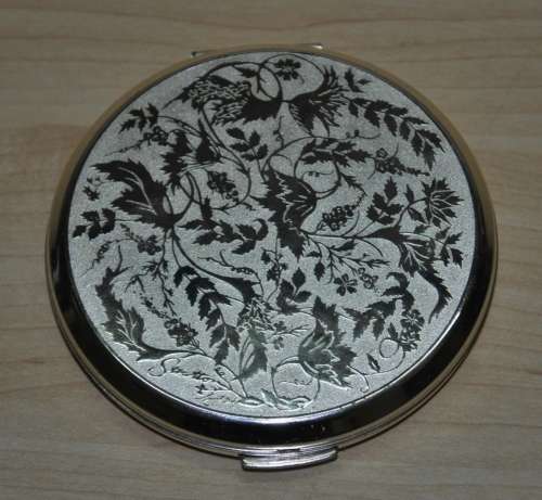 Vintage Silver plated Stratton Powder Compact Made in London c1970 - New, unused, in ordiginal box