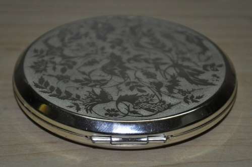 Vintage Silver plated Stratton Powder Compact Made in London c1970 - New, unused, in ordiginal box