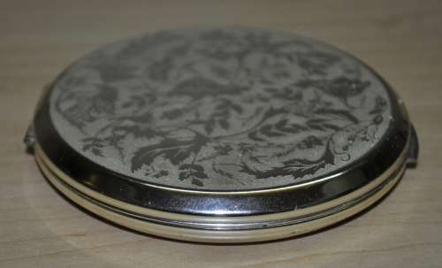 Vintage Silver plated Stratton Powder Compact Made in London c1970 - New, unused, in ordiginal box