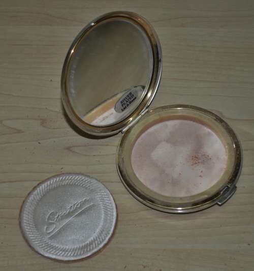 Vintage Silver plated Stratton Powder Compact Made in London c1970 - New, unused, in ordiginal box