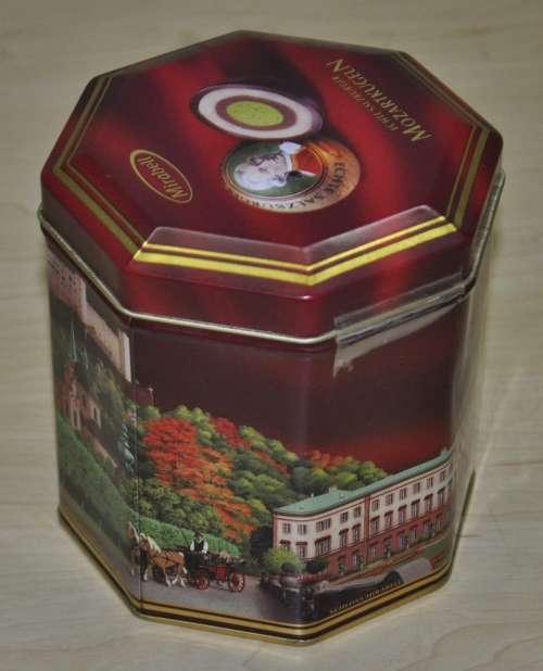 Collectible Contemporary Octagonal Mirabell Mozartkugln Dessert Treat Tin