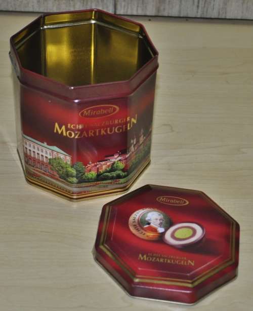 Collectible Contemporary Octagonal Mirabell Mozartkugln Dessert Treat Tin