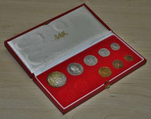1982 SA Long Proof Set including R1 silver coin, excludes gold coins, in original red long box