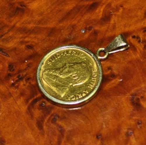 1990 1/10 Oz Krugerrand 22ct Gold Coin in a 9ct Yellow Gold Pendant Frame