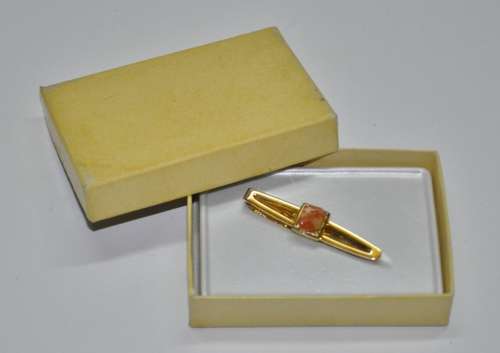 Vintage Gold Tone and Agate Nippy-Clip Tie Clip Made in England by Stratton in original box