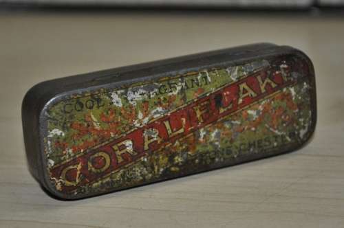 Vintage W T Davies and Sons Coral Flake Tobacco Vesta Finger Tin c1940