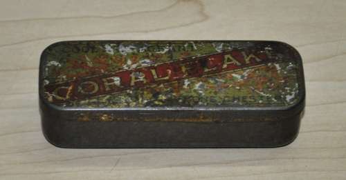 Vintage W T Davies and Sons Coral Flake Tobacco Vesta Finger Tin c1940