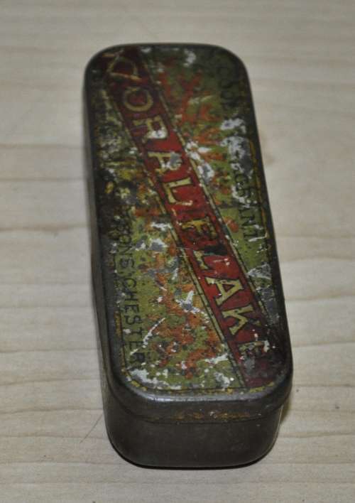 Vintage W T Davies and Sons Coral Flake Tobacco Vesta Finger Tin c1940