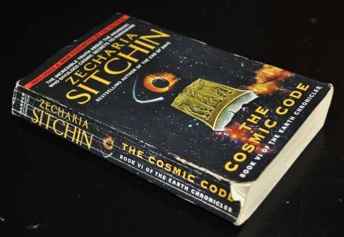 The Cosmic Code Book VI of the Earth Chronicles by Zacharia Sitchin (ISBN 9780061379246)