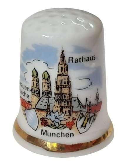 Collectible Vintage German Porcelain Thimble - Munchen, Rathaus, Frauen kirche