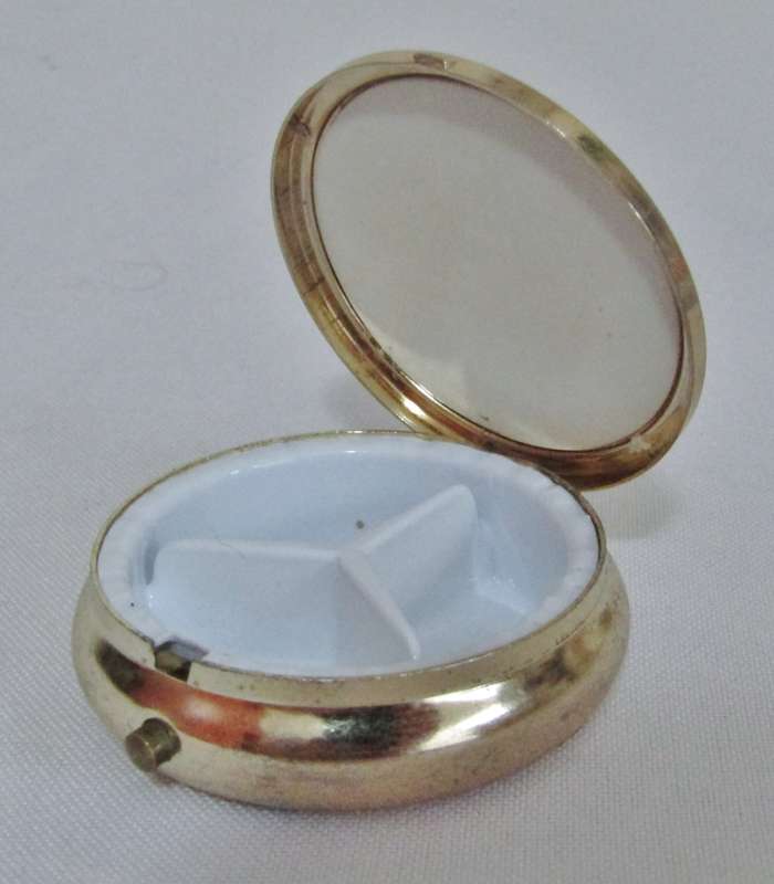 Vintage round gilt metal pill box with bouquet decoration - Made in Japan
