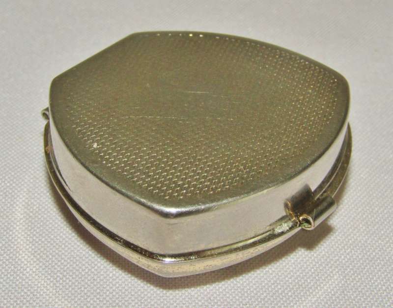 Vintage gilt metal pill box with bouquet decoration on ceramic - Made in Japan