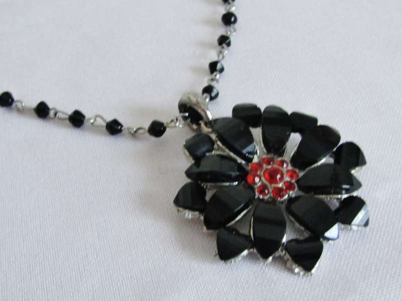 Vintage silver tone black and red flower pendant necklace