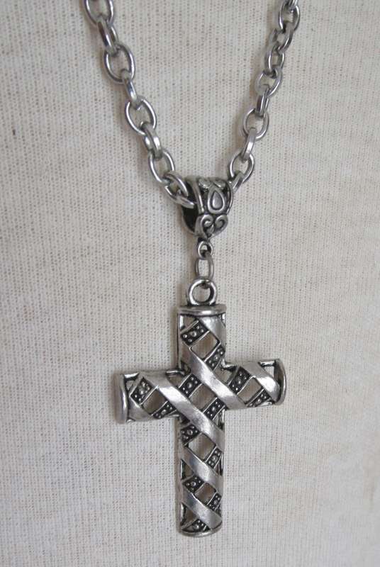 Vintage silver tone cross pendant necklace