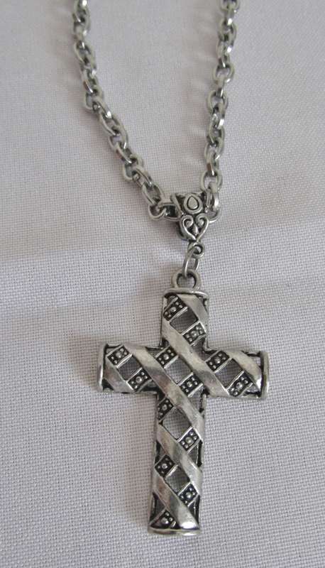 Vintage silver tone cross pendant necklace