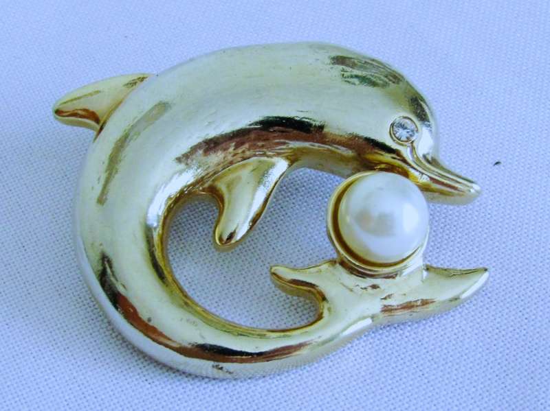 Vintage Mid-century 1970s gold tone and faux pearl Dolphin Brooch Pin