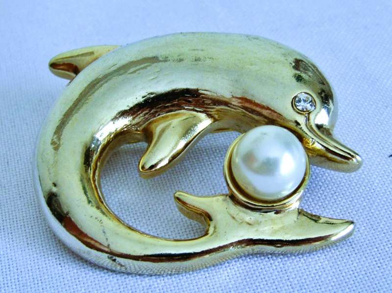 Vintage Mid-century 1970s gold tone and faux pearl Dolphin Brooch Pin