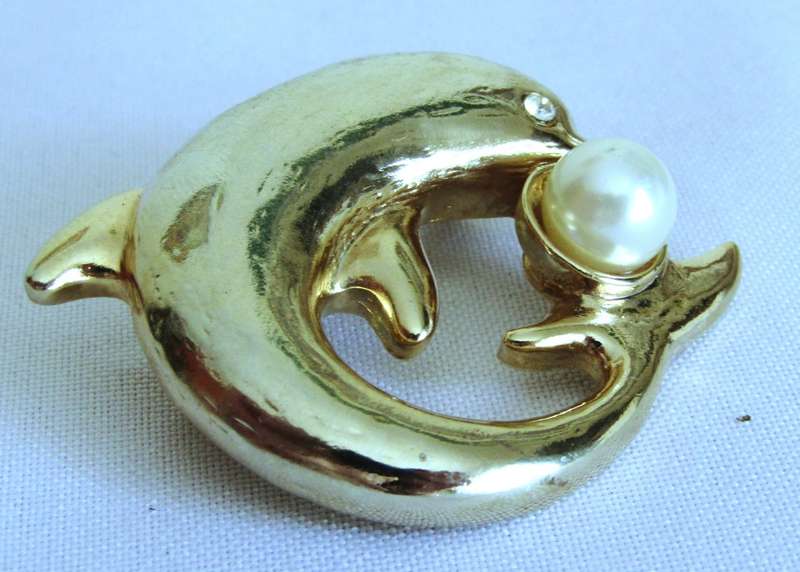 Vintage Mid-century 1970s gold tone and faux pearl Dolphin Brooch Pin