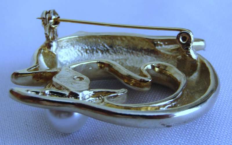 Vintage Mid-century 1970s gold tone and faux pearl Dolphin Brooch Pin