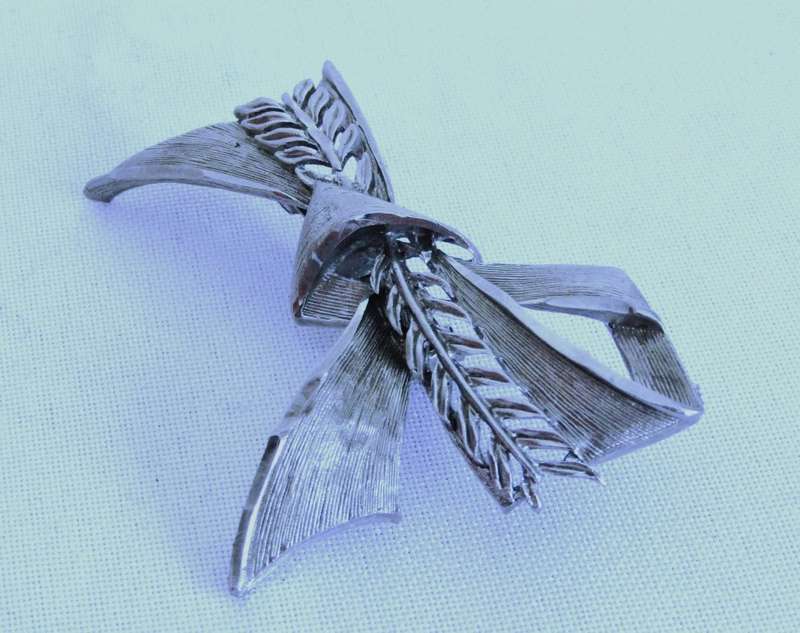Vintage silver tone bow brooch pin