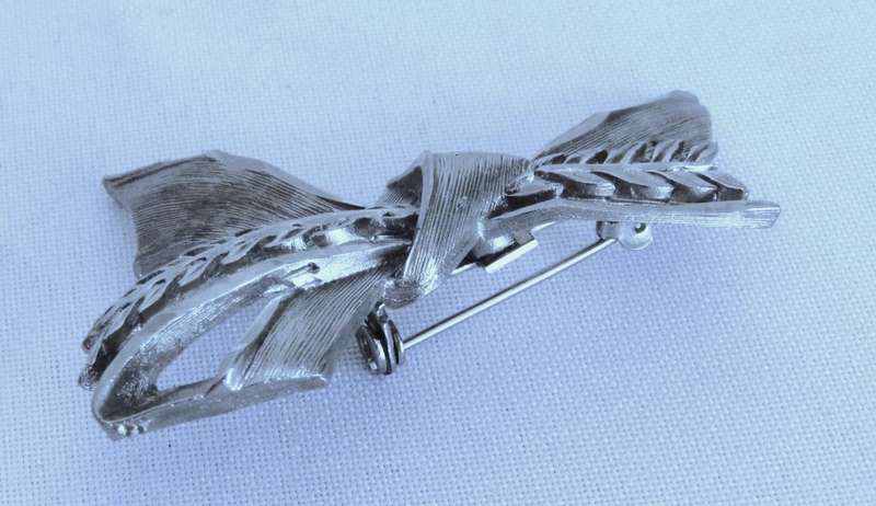Vintage silver tone bow brooch pin