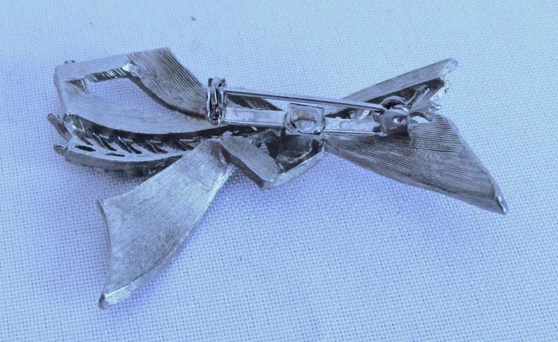 Vintage silver tone bow brooch pin