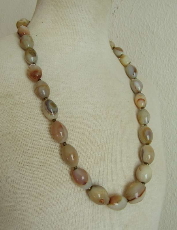 Vintage graduating, polished agate and brass beads necklace