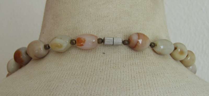 Vintage graduating, polished agate and brass beads necklace