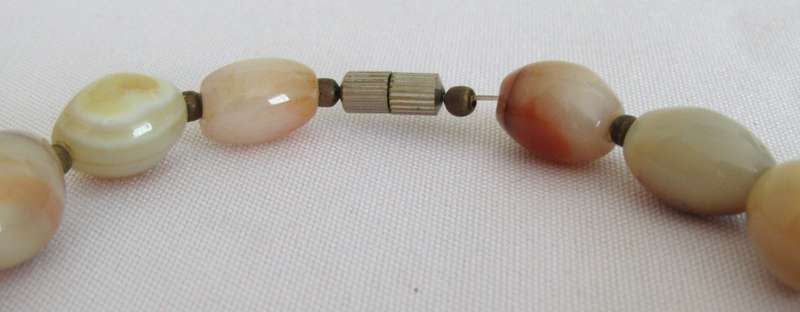 Vintage graduating, polished agate and brass beads necklace