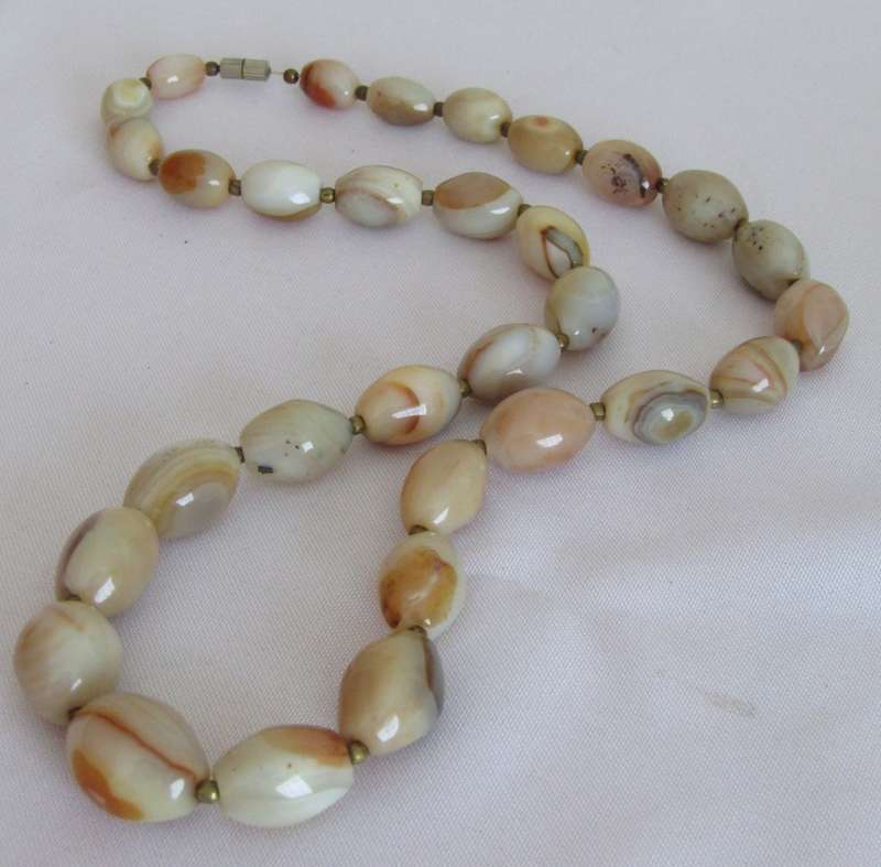 Vintage graduating, polished agate and brass beads necklace