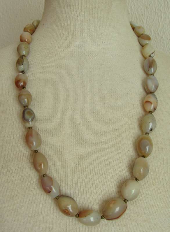 Vintage graduating, polished agate and brass beads necklace